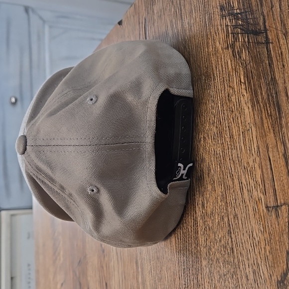 Snapback - Picture 2 of 6